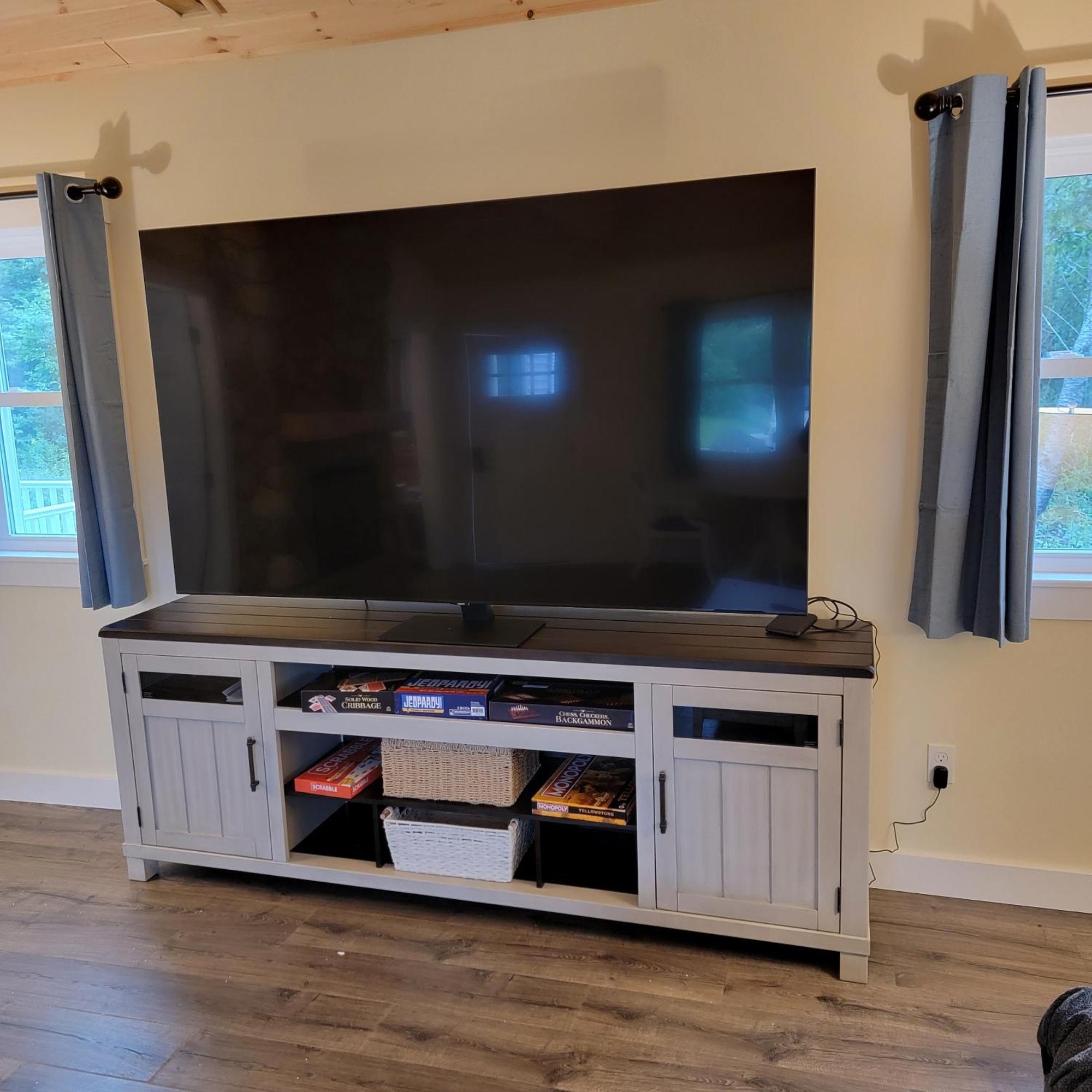 Colonial Gables Oceanfront Village Belfast Room photo