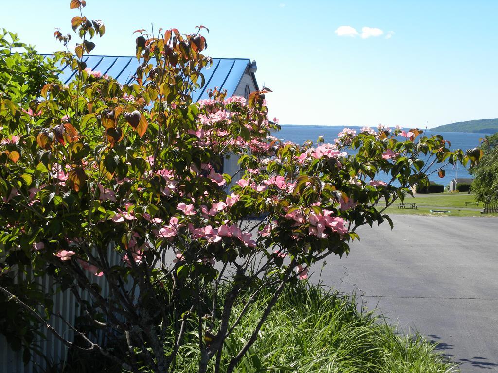 Colonial Gables Oceanfront Village Belfast Exterior photo