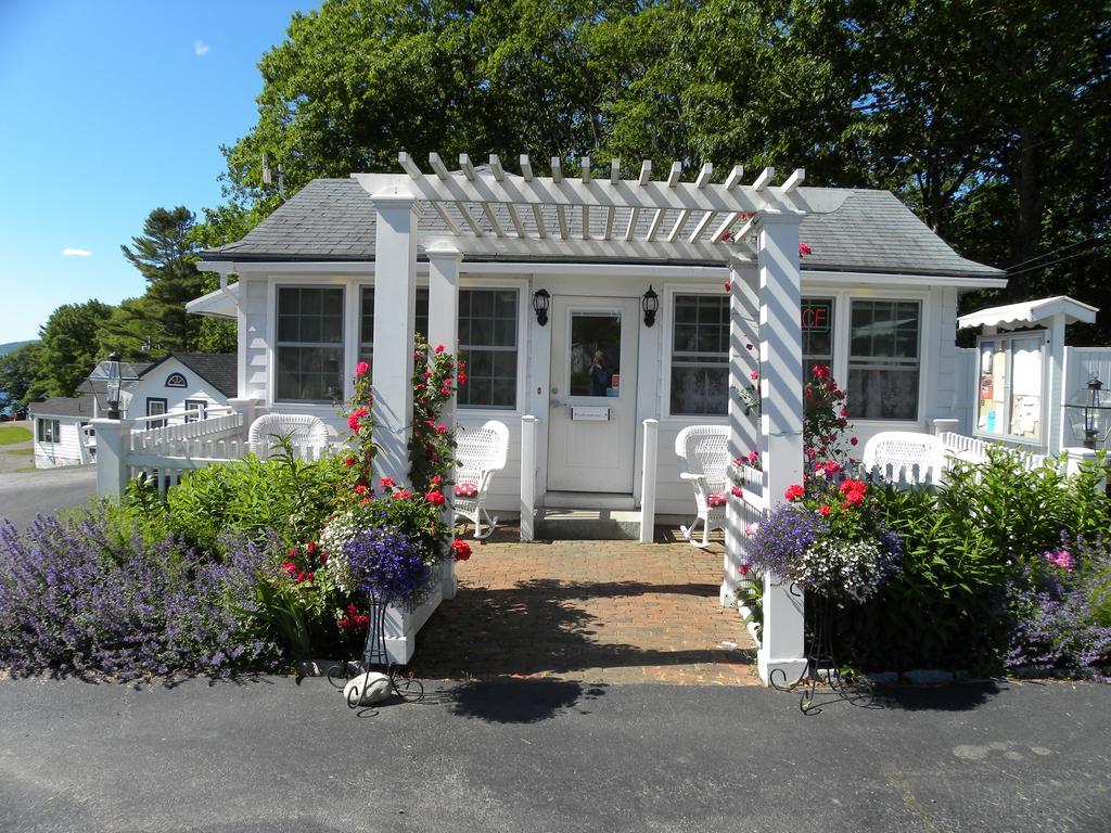 Colonial Gables Oceanfront Village Belfast Exterior photo