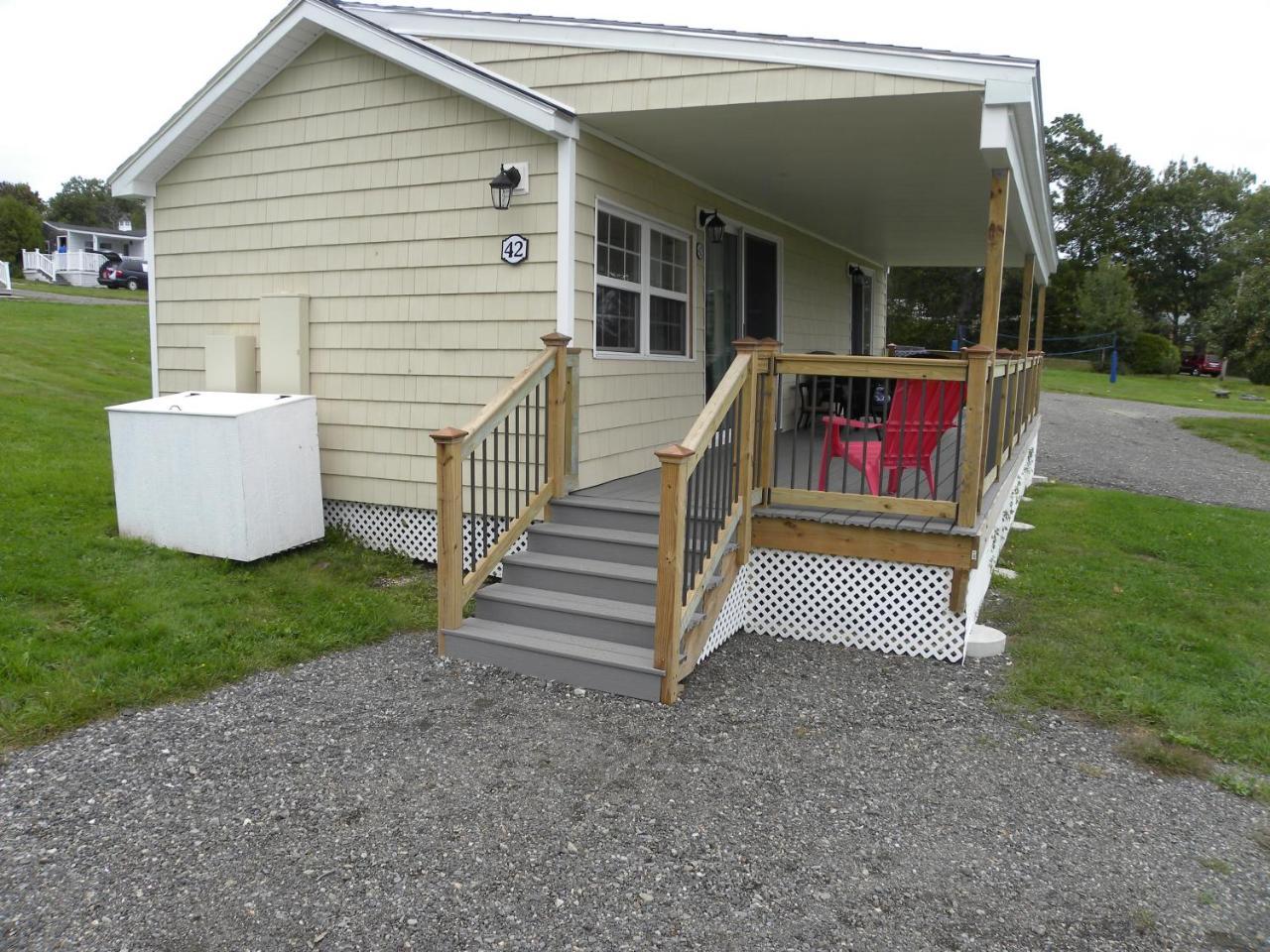 Colonial Gables Oceanfront Village Belfast Exterior photo